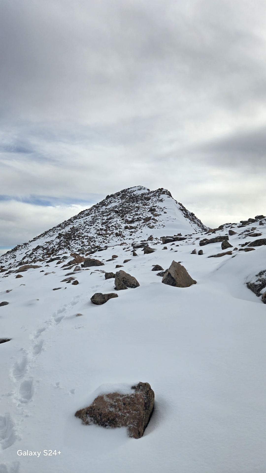 Final snowy pitch toward the summit of Mt. Bierstadt